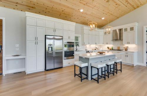 Brasstown Casa | Mtn-View Decks and Fire Pit Quiet Brasstown Escape