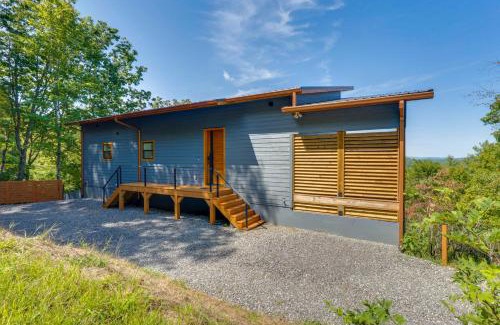 Brasstown Casa | Mtn-View Decks and Fire Pit Quiet Brasstown Escape