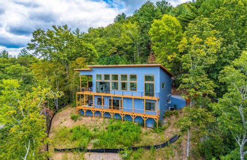 Brasstown Casa | Mtn-View Decks and Fire Pit Quiet Brasstown Escape
