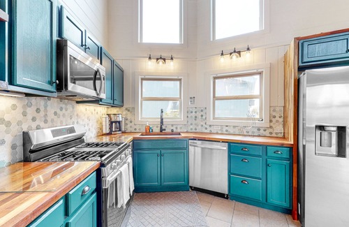 Manchester Casa | Mtn-view dog-friendly home with private hot tub, fireplace, patio, & grill
