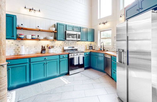 Manchester Casa | Mtn-view dog-friendly home with private hot tub, fireplace, patio, & grill