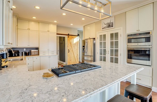 Sparks Casa | Mtn-View Escape w/ Hot Tub in Sparks!