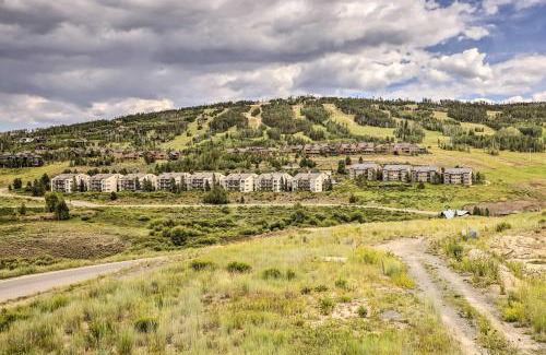 Silvercreek Apartamento | Mtn View Granby Condo with In-Unit Hot Tub!