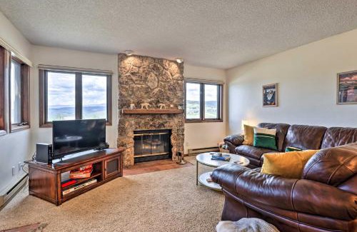 Silvercreek Apartamento | Mtn View Granby Condo with In-Unit Hot Tub!