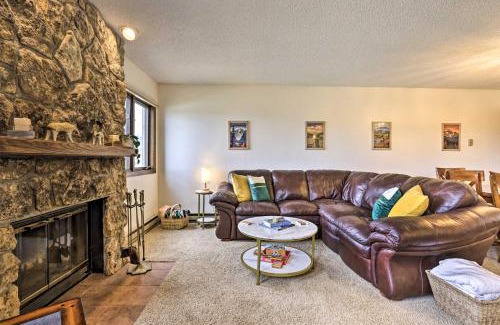 Silvercreek Apartamento | Mtn View Granby Condo with In-Unit Hot Tub!