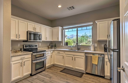 Gold Canyon Casa | ¡NUEVO! Gold Canyon Home w / Pvt Pool & Spacious Patio!