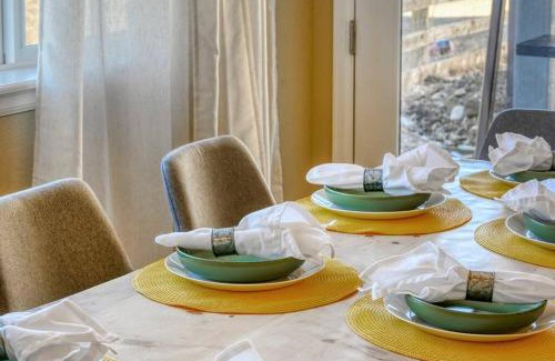 Superior Casa | Mtn View Oasis: 5bd - Movie/Game - Golden Tee