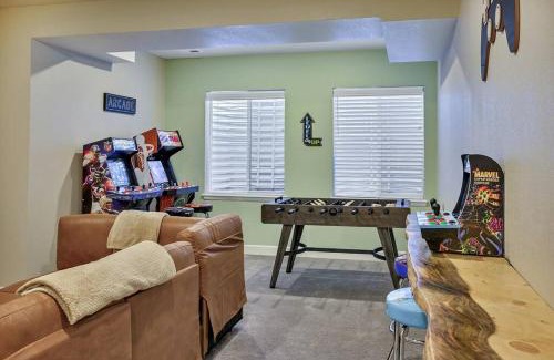 Superior Casa | Mtn View Oasis: 5bd - Movie/Game - Golden Tee