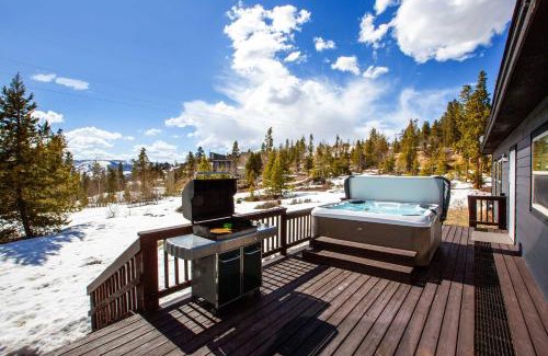Winter Park Highlands Casa | Mtn-View Retreat with Hot Tub in Granby!