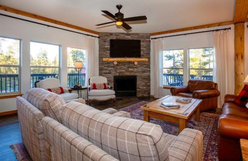 Winter Park Highlands Casa | Mtn-View Retreat with Hot Tub in Granby!