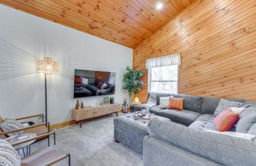 Waynesville Casa | Mtn-View Waynesville Home Near Trout Stocked Creek