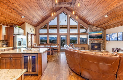 Ronald Casa | Mtn Views & 3rd Nt Free Limited Avail -Pool Access/Spa/GmRm-5mins to Lake