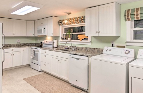 Chimney Rock Cabaña | Mtn Views + Fire Pit: Serene Chimney Rock Abode