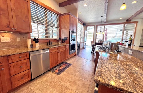 Three Peaks Chalet De Esquí | Mtn Views! Fire Pit, Dog Friendly, Ski, Hike, Play
