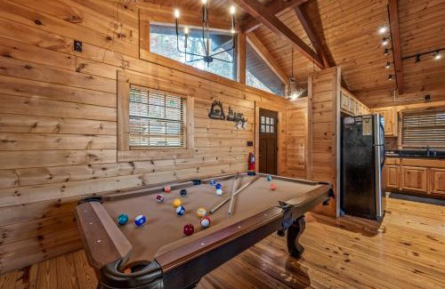 Chalet Village Casa | Mtn Views, Hot Tub, Sauna, EV, Arcade!