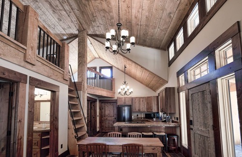 Cooke City-Silver Gate Cabina | Craftsman Cabin Next to Creek ... Minutos del parque de Yellowstone