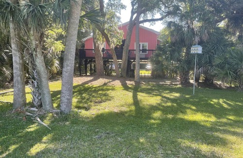 Edisto Island Casa | "MUCK IT"-QUINTESSENTIAL Edisto Beach House w/in Steps of Beach