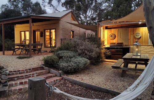 Muckleford South Cabaña | Muckleford Forest Cottage - Bush retreat, wood fire, pizza oven and stunning dam