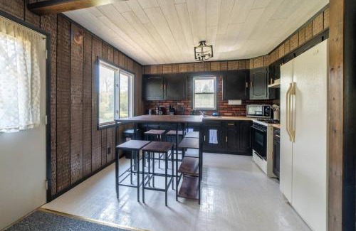 Cheboygan Casa | Mud Creek Cottage