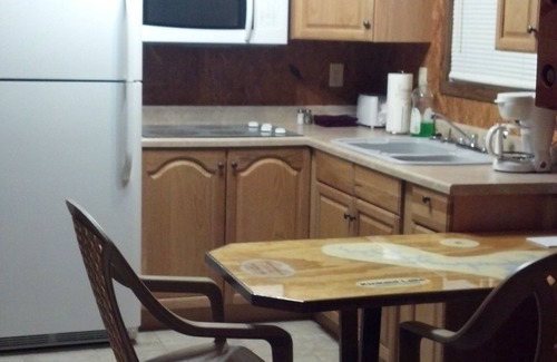 Murphysboro Cabina | Alojamiento línea de lodo su premier cabina, RV y camping alquiler en el sur de Illinois!