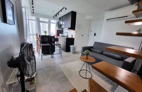 Bonifacio Global City Condominio | Muggle Stay 3.0 - 2BR in BGC Taguig City with 100mbps WIFI