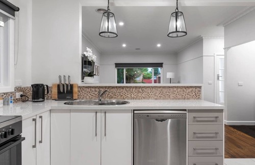 Newington Casa | Muir House Laidback Family Living in Ballarat