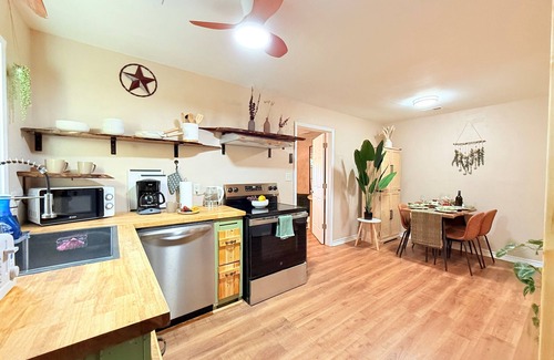 Abilene Casa | Mulberry Cottage - Downtown; Convention Center