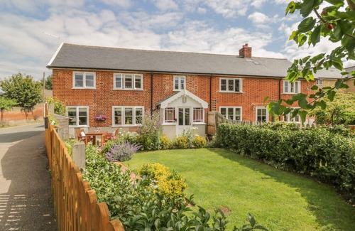 Hadleigh Cabaña | Mulberry Cottage, HADLEIGH
