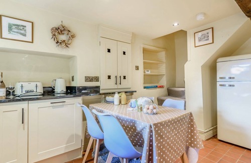 Youlgreave Cabaña | MULBERRY COTTAGE, pet friendly, with open fire in Youlgreave