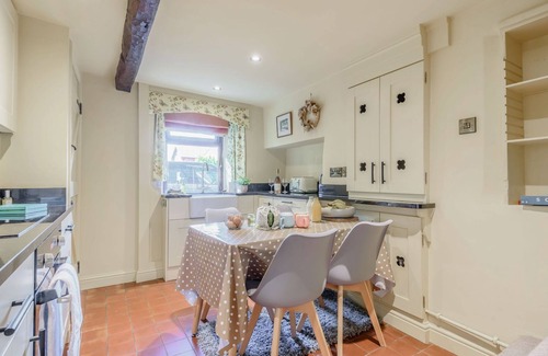 Youlgreave Cabaña | MULBERRY COTTAGE, pet friendly, with open fire in Youlgreave