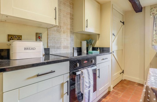 Youlgreave Cabaña | MULBERRY COTTAGE, pet friendly, with open fire in Youlgreave