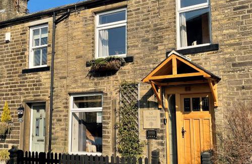 Haworth Casa | Mulberry Cottage with Wood Burner, Garden and Easy Parking