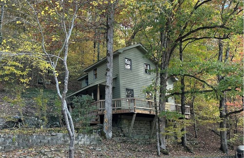 Ozark Cabaña | Mulberry River Front cottage near OHV/ATV trailheads at Cass Arkansas. Save 10% per day 5 nights or more.