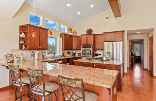 Mountain View Estates Casa | Mule Meadows | Classy, Split level South Tahoe home!