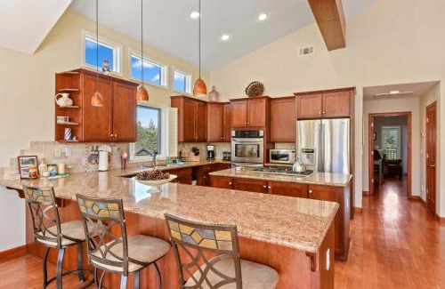 Mountain View Estates Casa | Mule Meadows - Classy Split level South Tahoe home