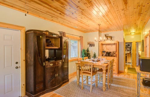 Island Park Casa | Muley Hollow by KABINO Fire Pit Grill SmartTV WiFi Washer Dryer