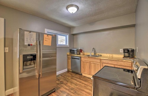 Mullens Casa | Mullens Cabin with Gas Grill and Mountain Views!
