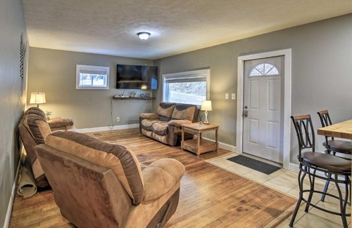 Mullens Casa | Mullens Cabin with Gas Grill and Mountain Views!
