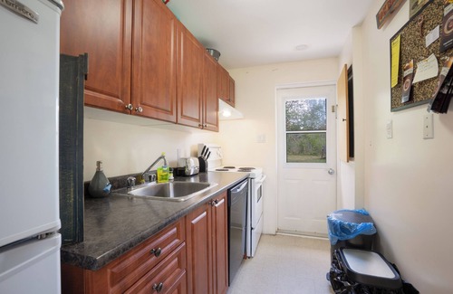 Trent Hills Complejo | Multi-Family Private Resort (Pool, Gardens, Swings, 3-Full Homes ) *Sleeps 30*