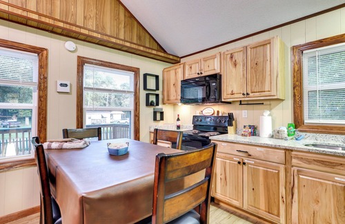 Russellville Cabina | Multi-Level Bonneau Cabin: Walk to Lake!