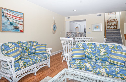 Pine Knoll Shores Condominio | Multi-Level, Oceanfront Condo in Pine Knoll Shores w/Free WiFi, Shared Pool