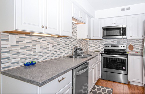Pine Knoll Shores Condominio | Multi-Level, Oceanfront Condo in Pine Knoll Shores w/Free WiFi, Shared Pool