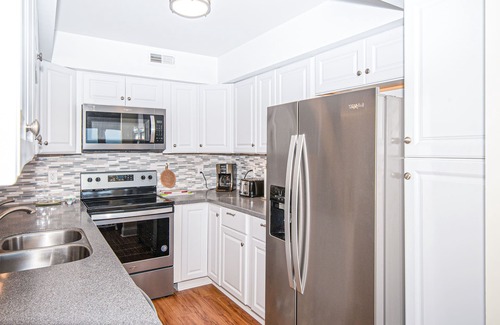 Pine Knoll Shores Condominio | Multi-Level, Oceanfront Condo in Pine Knoll Shores w/Free WiFi, Shared Pool