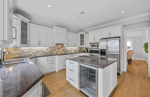 Fairview Casa | Multi-Story Luxury Home + Private Backyard