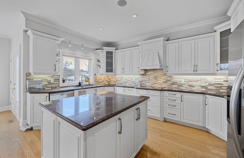 Fairview Casa | Multi-Story Luxury Home + Private Backyard