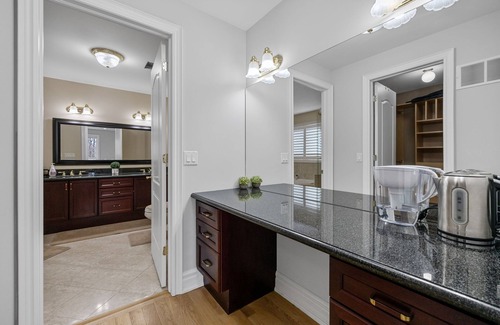 Fairview Casa | Multi-Story Luxury Home + Private Backyard