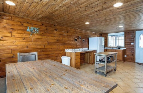 Mayfield Casa | Multi-unit with lake access