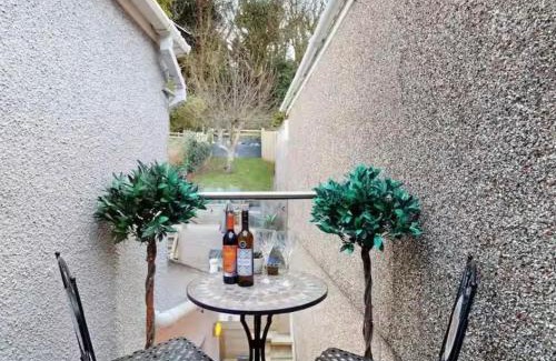 Mumbles Apartamento | Mumbles Cottage & Stunning Ocean Views - Sleeps 4