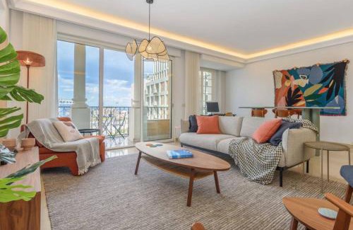 Gemmayzeh Apartamento | Mundo - Exquisite 2-BR W Balcony at Saifi Village