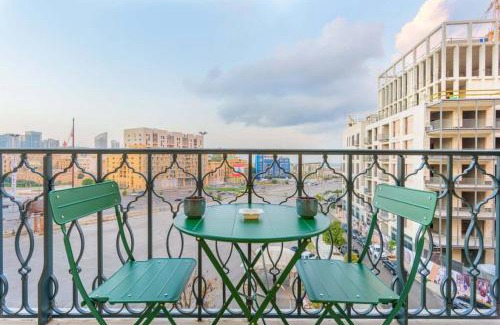 Gemmayzeh Apartamento | Mundo - Exquisite 2-BR W Balcony at Saifi Village